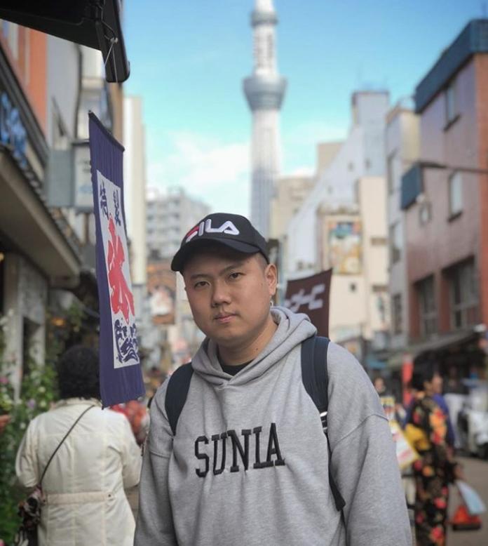 ▲團體玖壹壹成員洋蔥停在路邊的愛車，大白天車窗竟遭擊破。（圖／翻攝洋蔥IG, 2018.08.06）