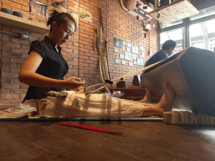 編織工藝師進駐傳藝　遊客動手織布新體驗
