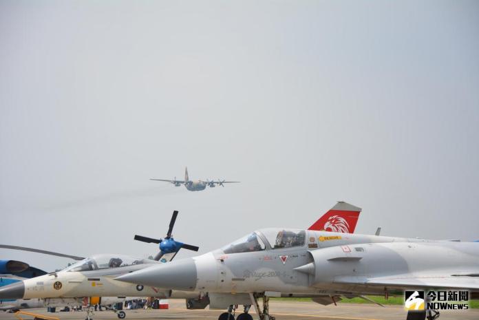 ▲C-130力士型運輸機準備衝場、低飛。（圖／記者郭政隆攝影2018.8.7）
