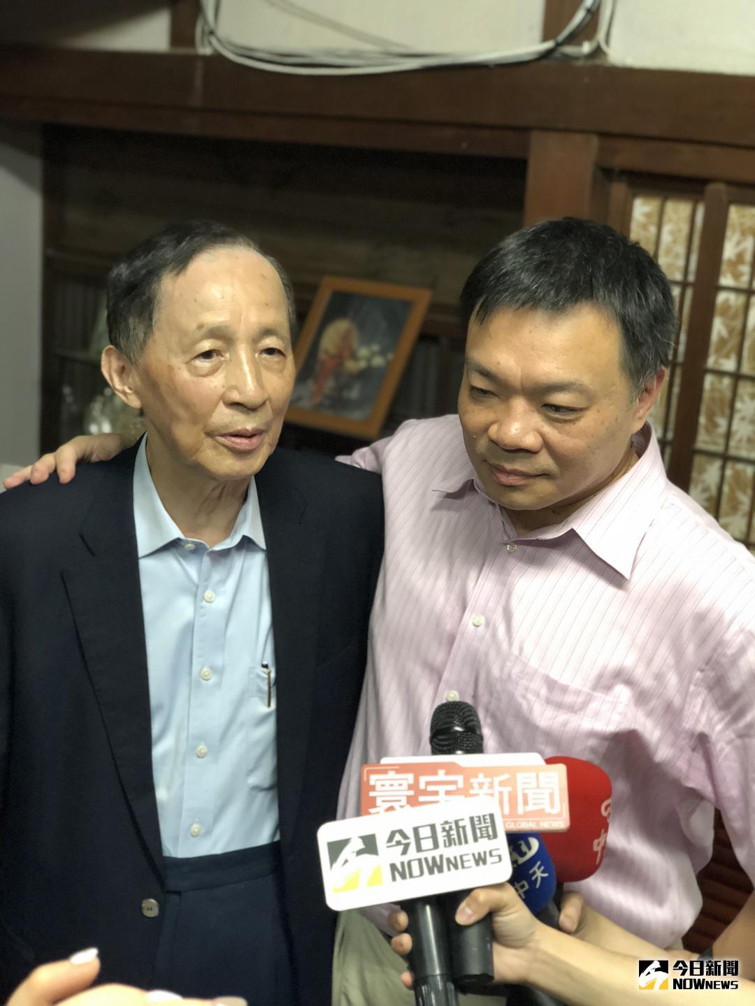 民進黨指高思博「落跑台南十年」，其父高育仁表示相當感嘆。(圖／記者陳聖璋攝，2018.8.7)