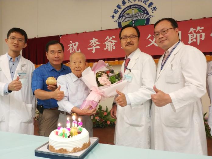 人瑞阿公攝護腺癌引發腎衰竭   中國附醫團隊成功搶救

