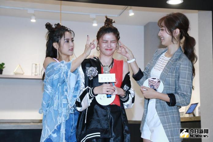 ▲popu lady成員洪詩（右）、大元（左）、宇珊（中）出席手錶品牌活動。（圖／記者葉政勳攝 , 2018.08.09）