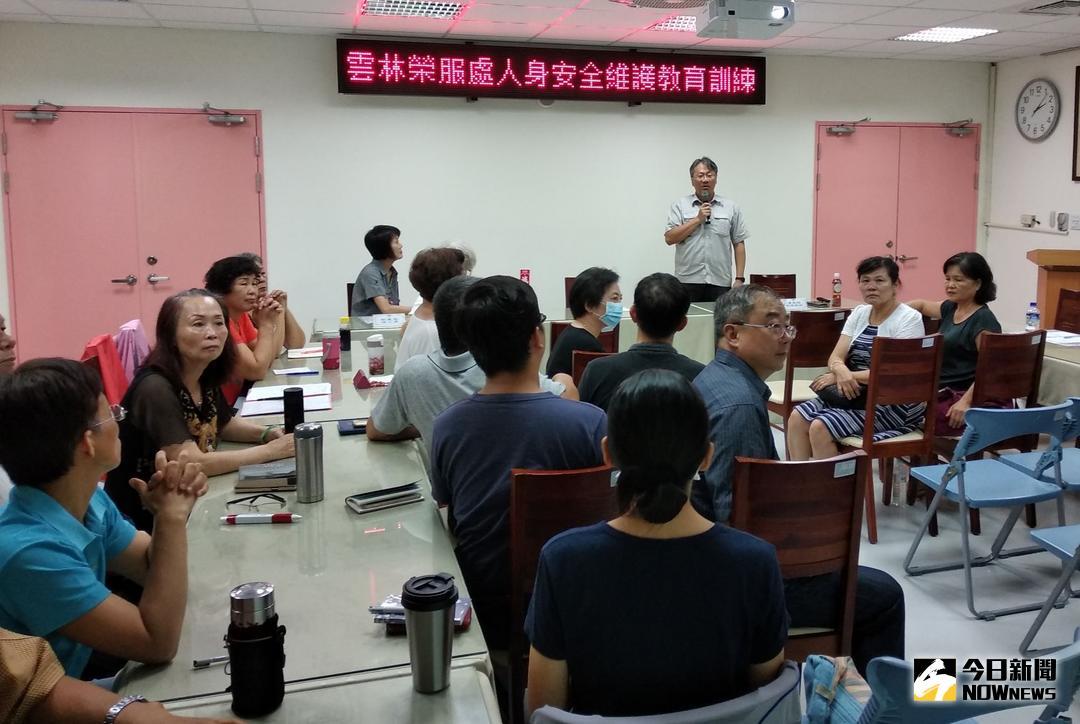 ▲實務經驗的分享，讓所有參加訓練的同仁們，重新省思平時訪視前的準備是否足夠，當事件發生時的自我保護知能是否充足。（圖／記者蘇榮泉攝，2018.08.09）