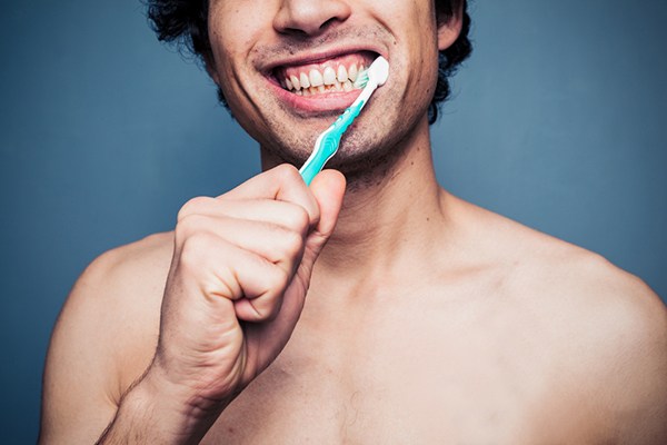 ▲國外研究顯示，患有牙周病的男性發生勃起困難的機率，是牙周健康者的2倍，不可輕忽牙周病的潛在危害。（圖／ingimage）