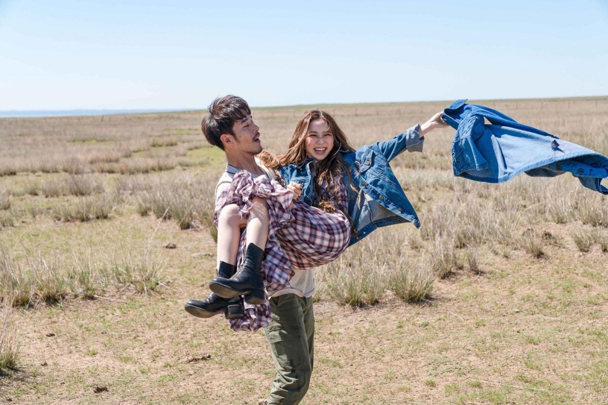 ▲鄧紫棋（右）與黃騰浩在MV中有許多親密對手戲。（圖／蜂鳥音樂提供 , 2018.08.10）