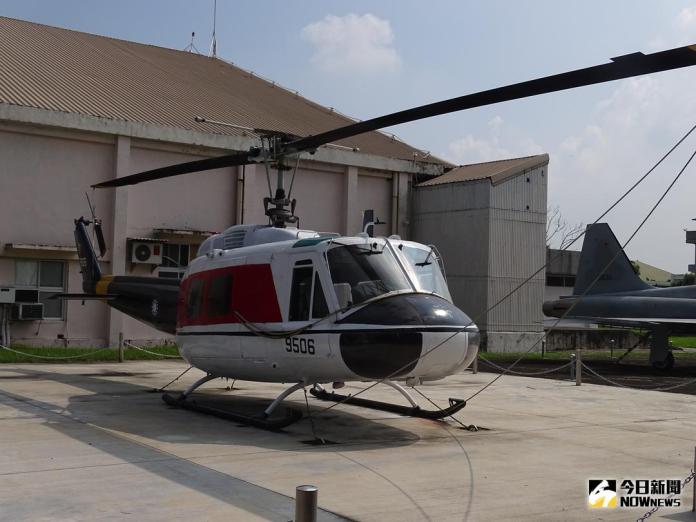 ▲嘉義基地陳展的HH-1H救護直升機。(圖／記者呂烱昌攝 )