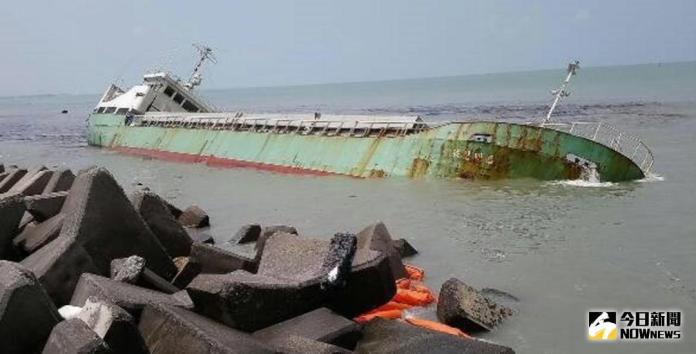 嘉明二號輪漏油汙染海面　港務公司緊急處理中
