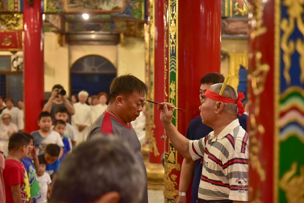東南宮點生做號科儀。（圖／翻攝自代言人紀錄粉專）