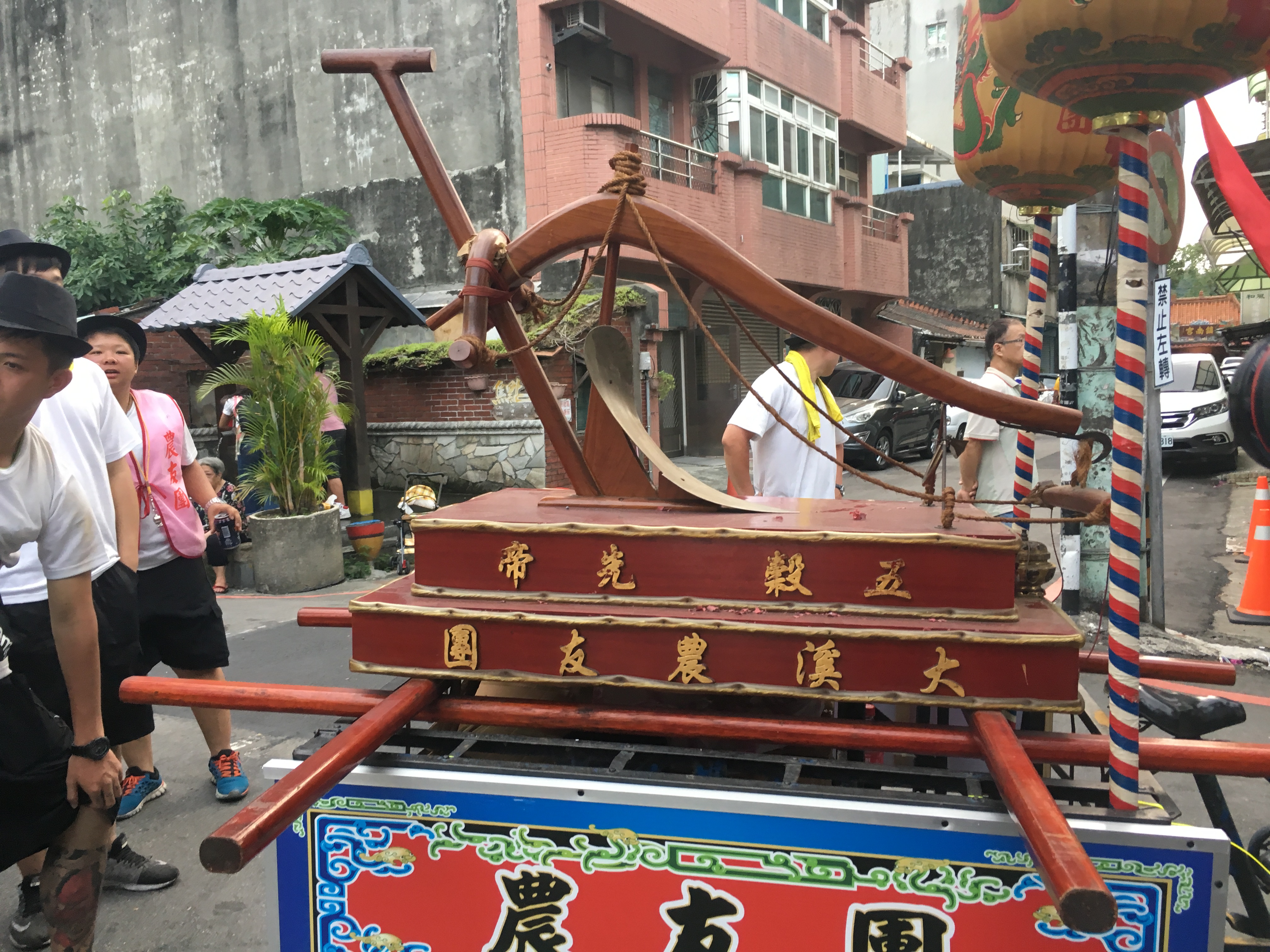 農友團牛犁陣為每年繞境看點之一（圖／林書竹攝）