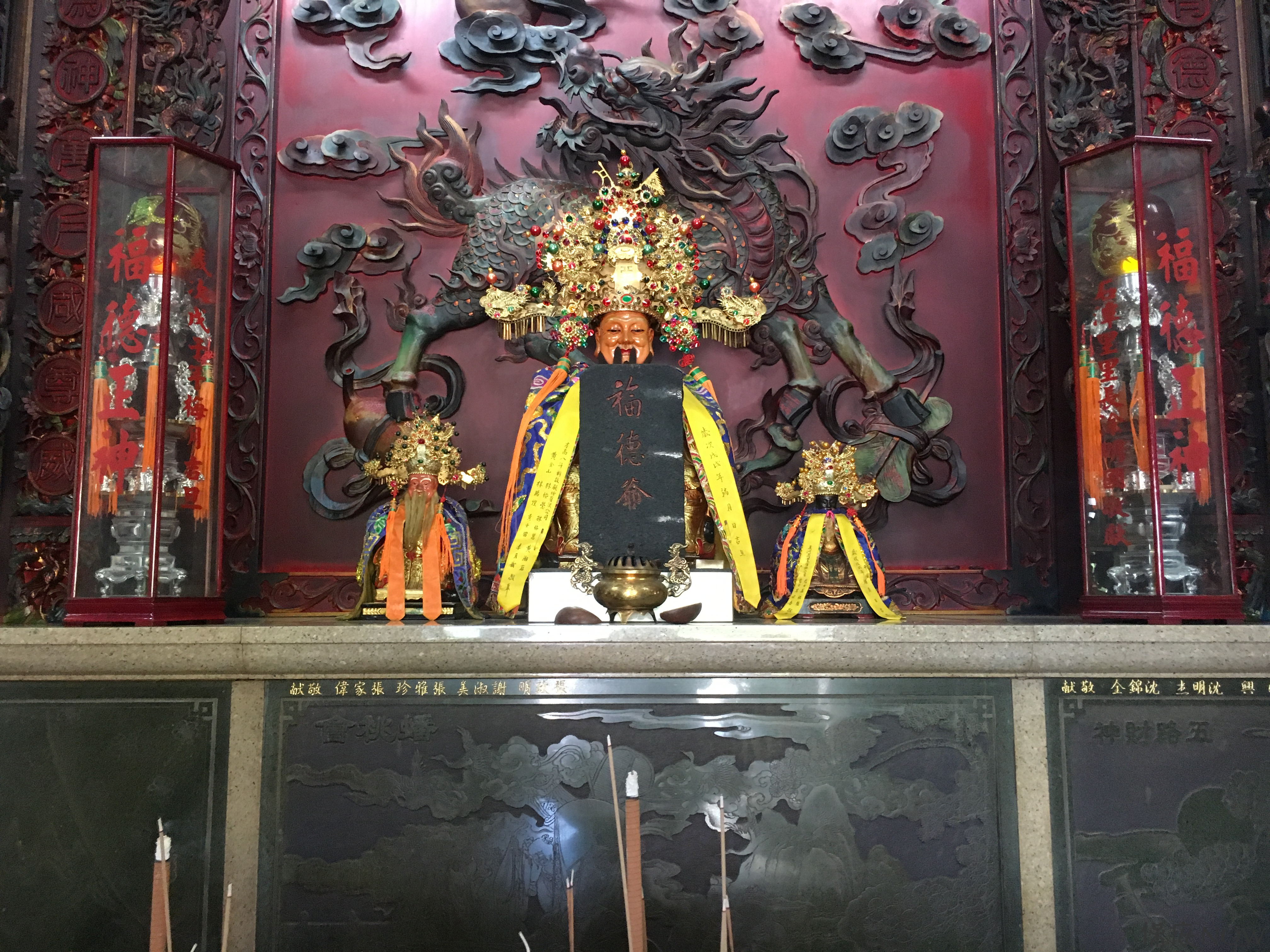 福德爺石牌與土地公金身。(圖/記者黃彥昇攝)