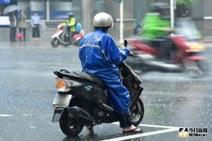 下週雨勢恐更大！梅雨鋒面在台徘徊　氣象粉專示警：全台防大雷雨