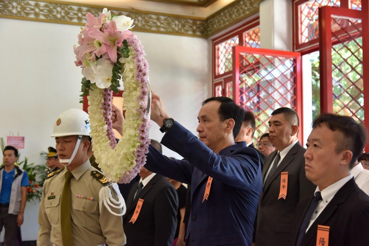 ▲朱立倫今（3）日前往淡水的忠烈祠，主持「107年忠烈祠革命先烈陣亡將士暨殉難同胞秋祭典禮」。（圖／新北市政府提供）