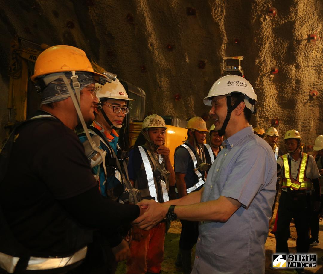 ▲朱立倫讚許專業的施工團隊，考量當地地質鬆軟，謹慎進行隧道設計和施作，並確保當地生態不受到破壞，維護整個工程的品質跟安全。（圖／陳志仁攝影，2018.09.03）