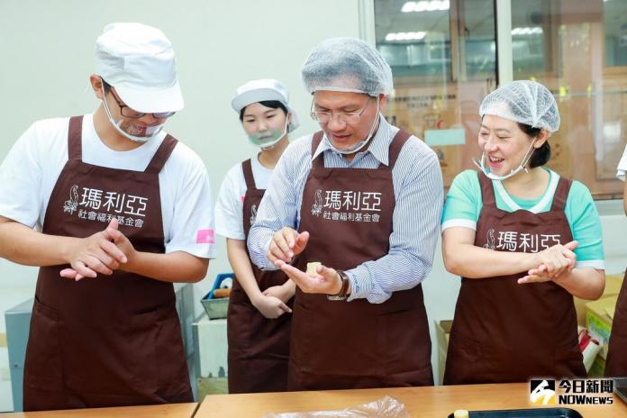 林佳龍參觀烘焙庇護工場　請民眾認購身障團體月餅
