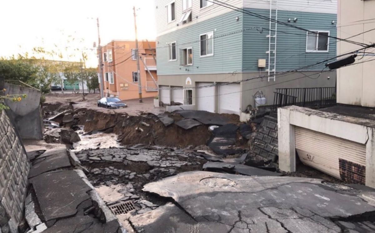 日本北海道強震造成札幌、函館等地遭受重創。（圖／翻攝自推特）