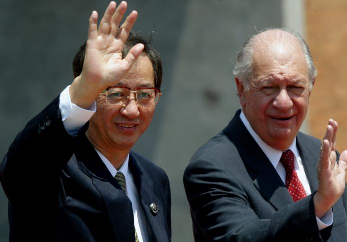 ▲李遠哲於2004年代表台灣參加亞太經濟合作會議與智利總統
