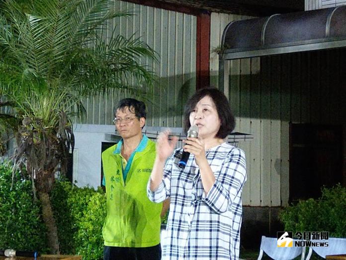 ▲蘇治芬7日晚在雲林老家舉辦人生的下一站談話會，宣布將不參與明年立委選舉，並把棒子交給麥寮鄉長許忠富。（圖／民眾張翠瑤提供）