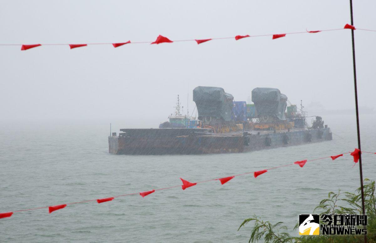 金門塔山電廠新機組運抵金門。(塔山電廠提供)