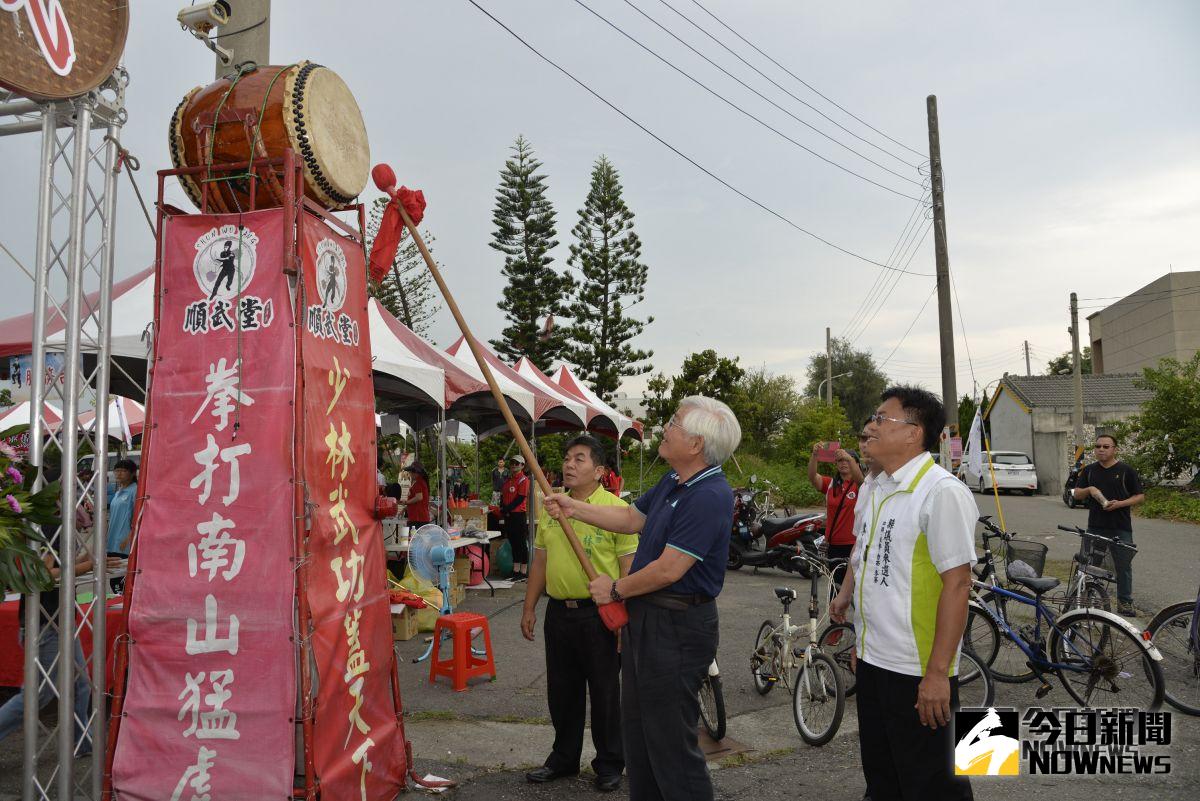 ▲縣長李進勇為武林盟主爭霸戰擂鼓。（圖／記者蘇榮泉攝，2018.09.08）