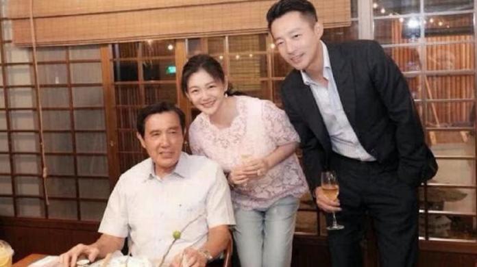 郭台銘極密家宴照片在微博曝光，大 S 與汪小菲夫婦和前總統馬英九的合照成了焦點。（圖／翻攝自微博）