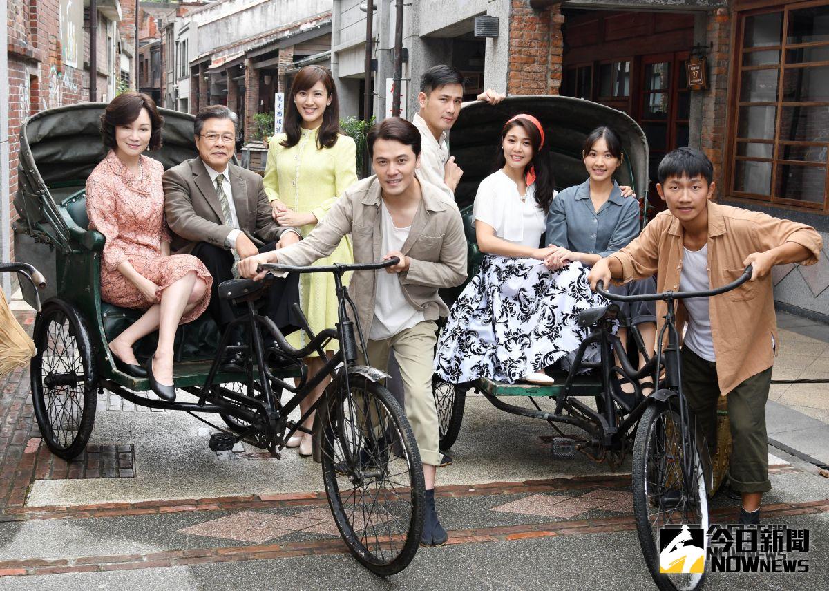 公視全新台語大戲《苦力》開拍，演員群張瓊姿（左起）、楊烈、陳怡嘉、黃文星、傅子純、白家綺、林玟誼、蔡昌憲出席開拍記者會。（圖／記者林調遜攝，2018.9.10）