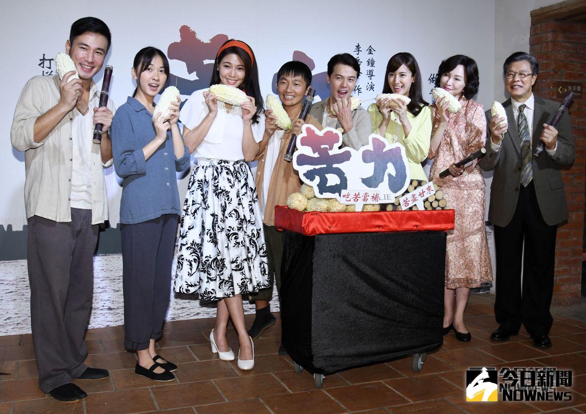 公視全新台語大戲《苦力》開拍，演員群傅子純（左起）、林玟誼、白家綺、蔡昌憲、黃文星、陳怡嘉、張瓊姿、楊烈出席開拍記者會。（圖／記者林調遜攝，2018.9.10）