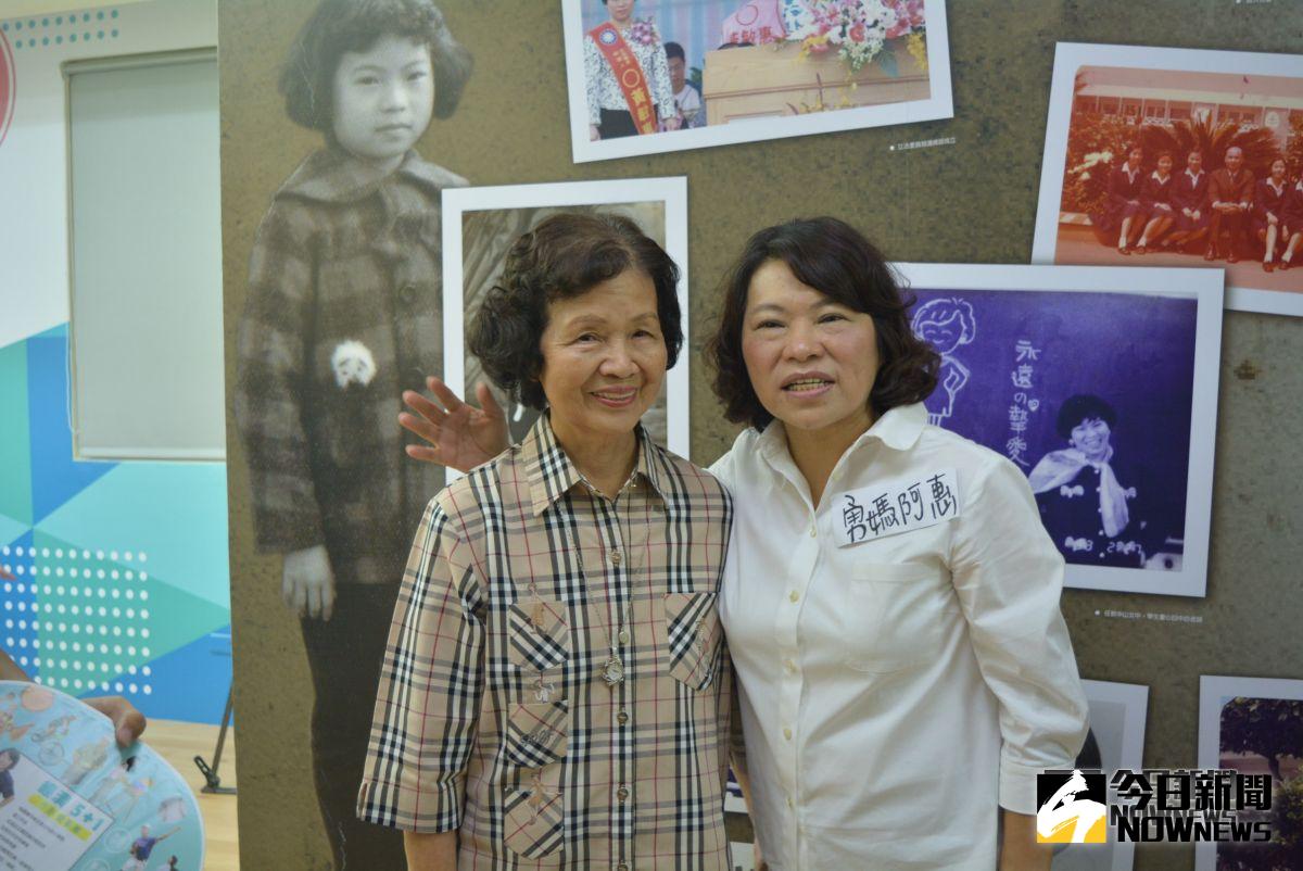 ▲黃敏惠在介紹「勇媽故事館」時，也請她媽媽入鏡。（圖／記者郭政隆攝影2018.9.10）