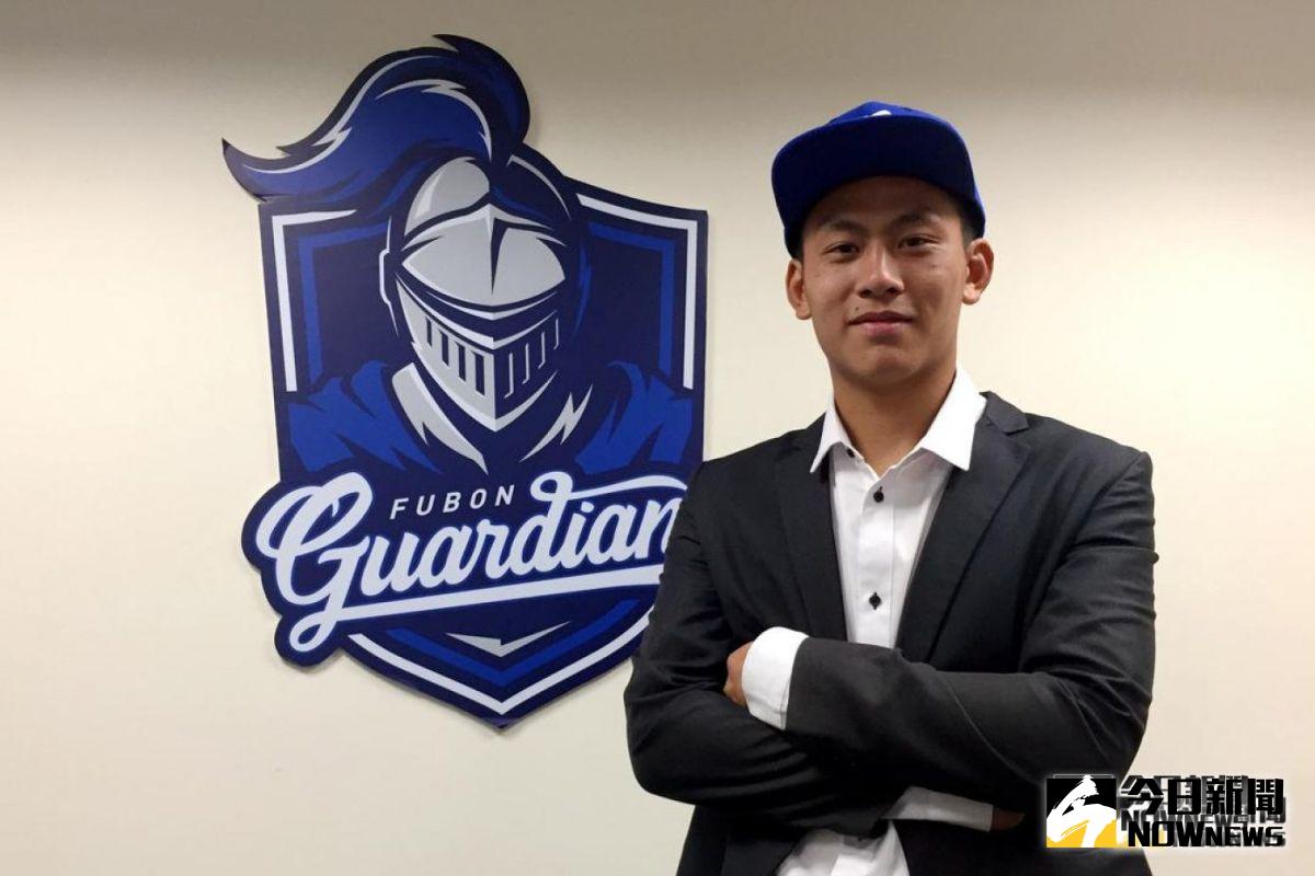 ▲戴培峰加盟富邦悍將。（圖／富邦提供）