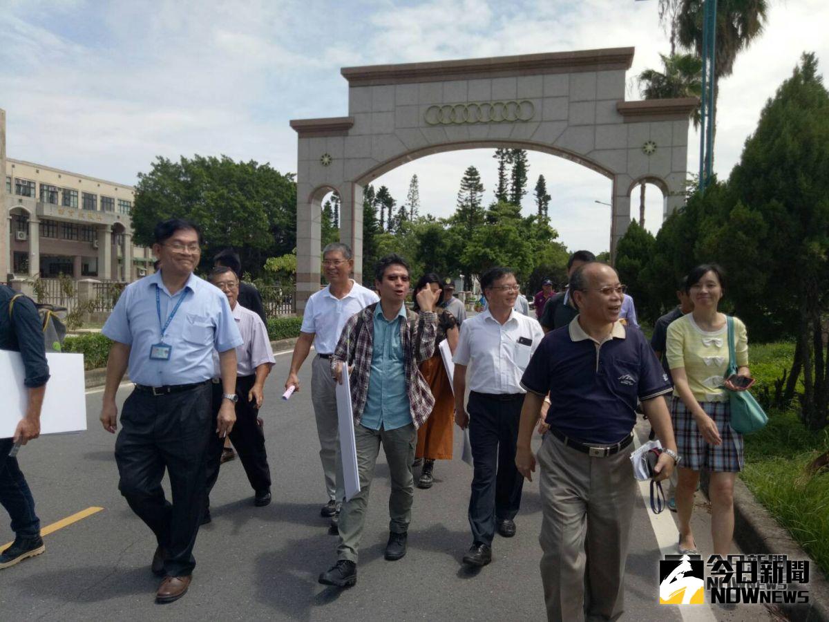 ▲行政院政務委員張景森(右二)視察雄獅堡至建功嶼一帶灘岸。(圖/福建省政府提供)