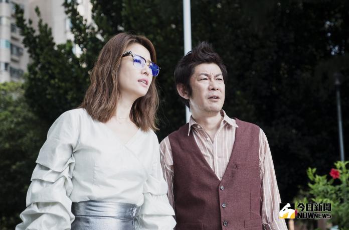 ▲林心如（左）和永瀨正敏戴AR眼鏡大玩角色扮演。（圖／劇照，2018.09.12）
