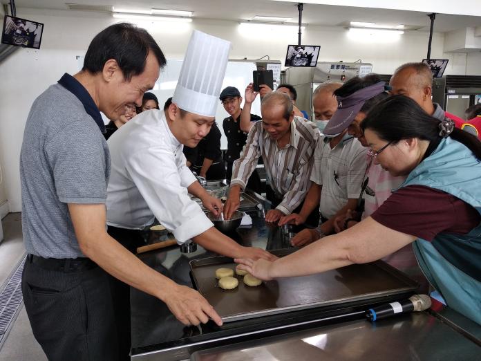 齊手做月餅中秋展榮情2