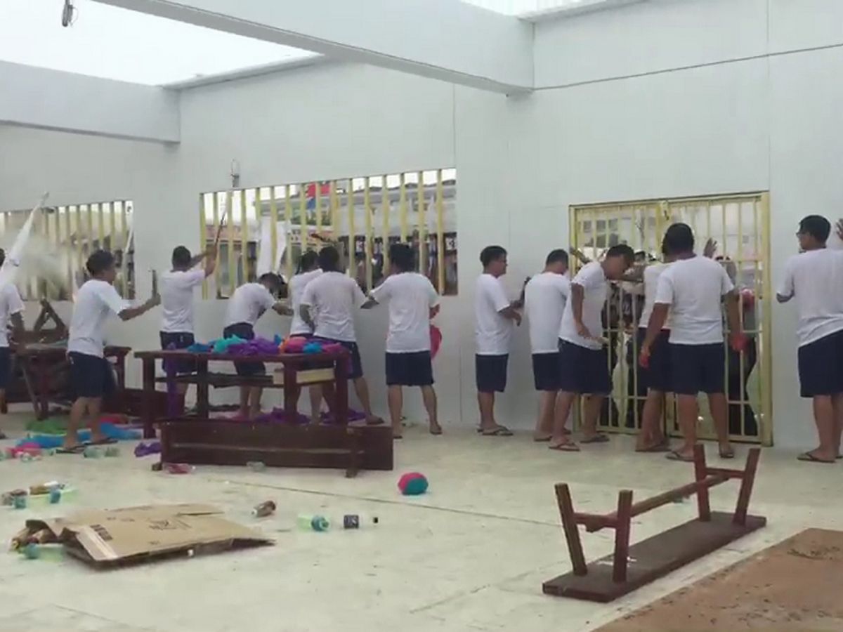 法務部矯正署在彰化監獄舉辦靖安演練總驗收，法務部長蔡清祥親自校閱，上演台版「監獄風雲」暴動事件，演訓過程十分逼真。（圖／記者陳雅芳攝，2018.09.14)