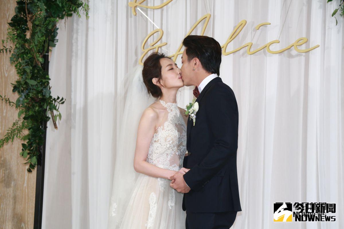 柯佳嬿、坤達浪漫接吻。（圖／記者葉政勳攝，2018.09.15）