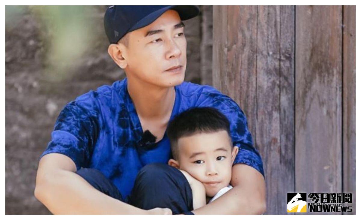 ▲陳小春處處為兒子Jasper（右）著想。（圖／翻攝《爸爸去哪兒》微博，2018.09.15）
