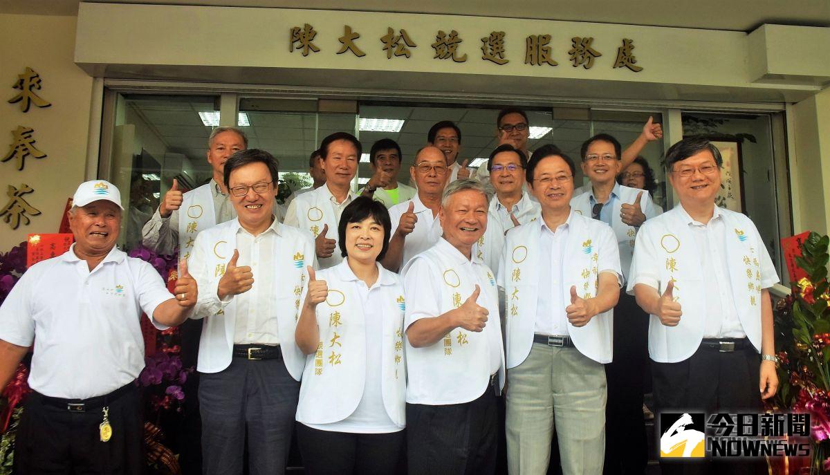 ▲張善政跨海抵澎幫老朋友陳大松加油打氣。(圖/張塵攝,2018.09.15）