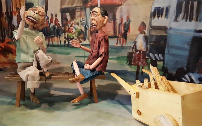 ▲製偶大師黃憲章於屏東戲曲故事館舉辦懸絲木偶創作展。（圖／記者陳宗傑攝,2018,09,18）