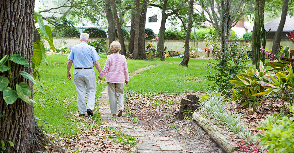 ▲在體力許可的狀態下，老年人應該養成運動習慣，每天在公園慢步，活動伸展手足筋骨，因為步行可以讓足底湧泉穴活絡腎氣。（圖／ingimage）