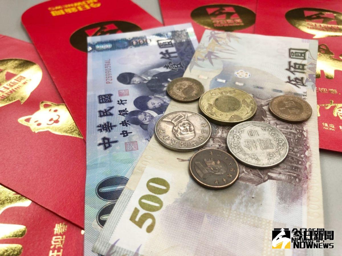 ▲根據調查，雖然上班族期望中秋節獎金平均值落在1653元，但與實際拿到的平均值1295元相比，大約打了78折。（圖／NOWnews資料照）