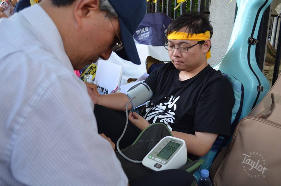 ▲藻礁議題引發熱議，「以核養綠」公投發起人黃士修認為可停止三接計畫，以重啟核四取代。（圖／翻攝自黃士修臉書）