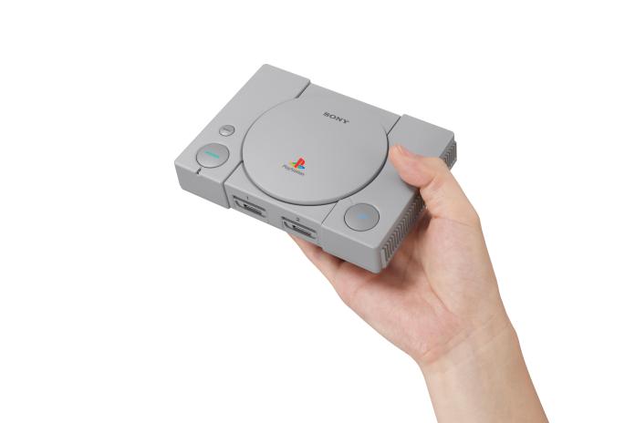 ▲ Sony 將在 12 月推出初代 PS 迷你版主機「 PlayStation Classic 」。（圖／SIET提供）