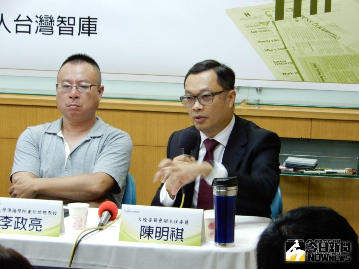 陸委會副主委陳明祺 ( 右 )。( 圖 / 記者陳弘志攝，2018.09.20 )