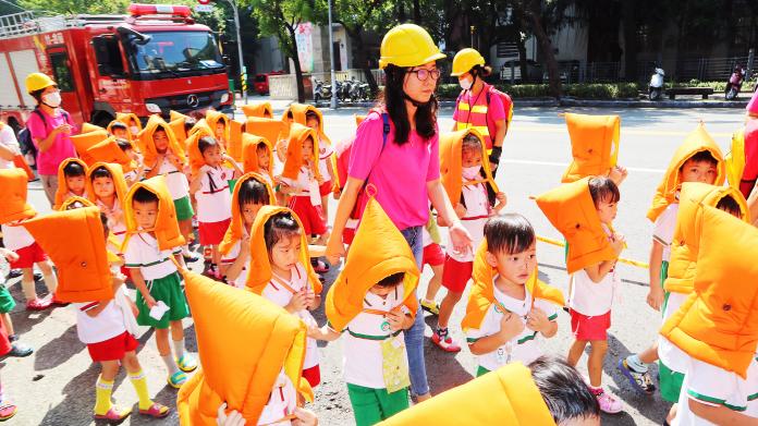 國家防災日　高巿前金幼兒園舉辦地震避難疏散演練
