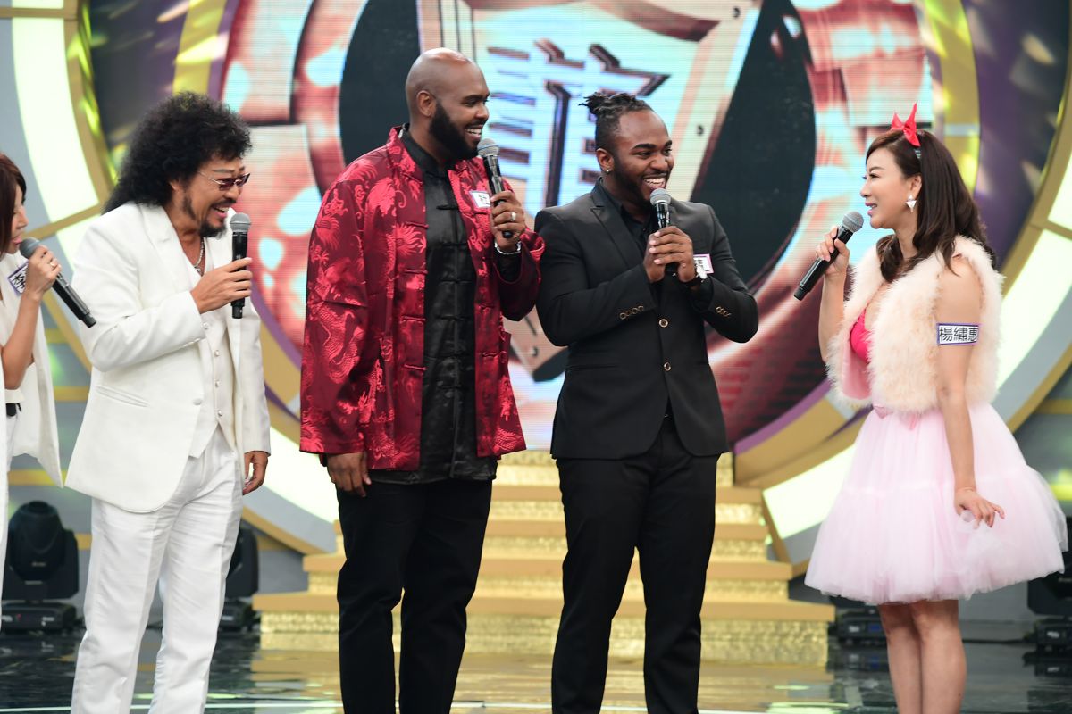 ▲左起張菲、杜力、韋喆以及楊繡惠逗趣互動。（圖／華視提供，2018.09.21)