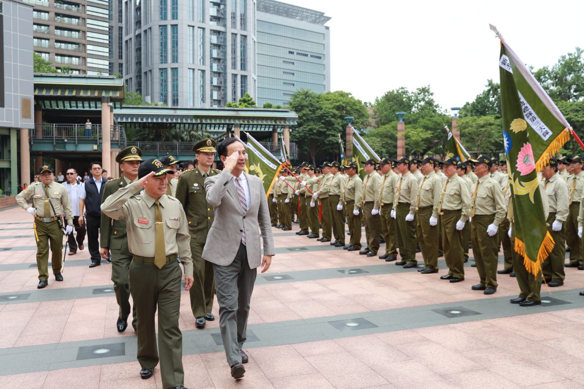 ▲新北市長朱立倫今(22)日主持新北市後備憲兵協勤大隊成立大會。（圖／新北市民政局提供）