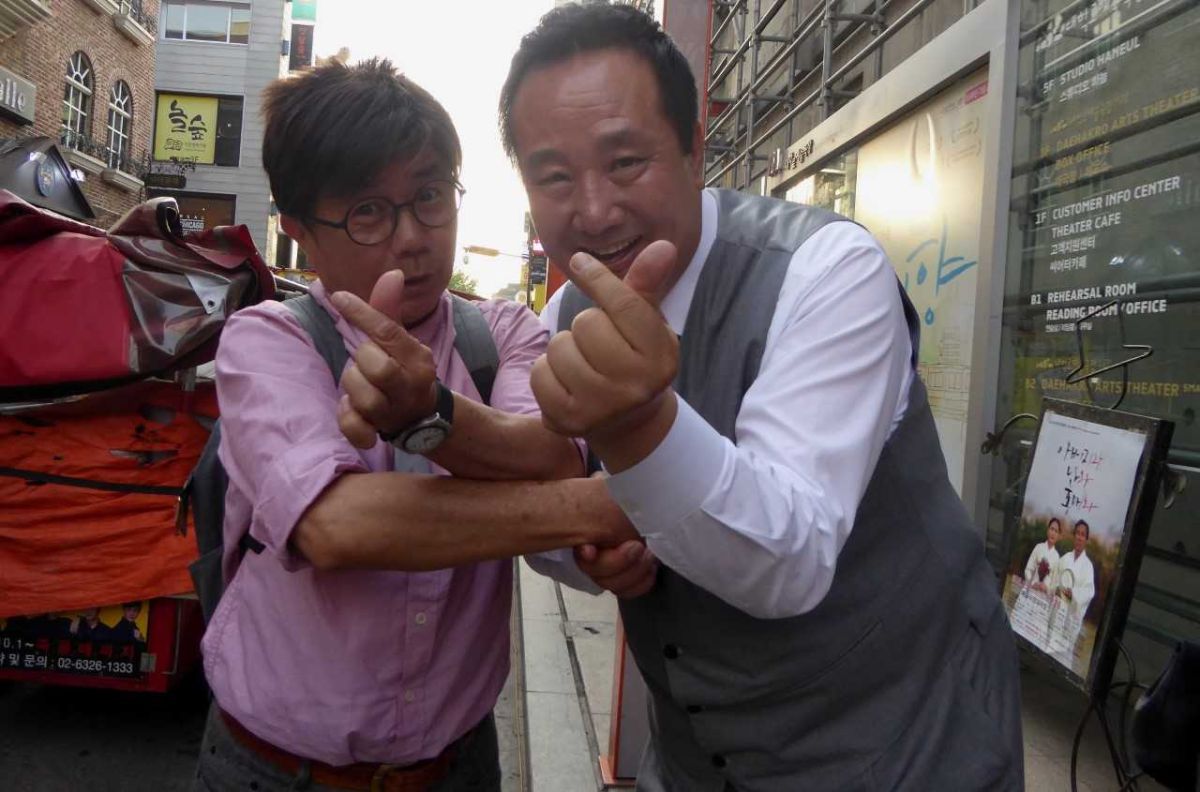 聽障主持人陳濂僑（左），巧遇曾演出《奇皇后》的金珍浩。（圖／公視提供，2018.09.22）