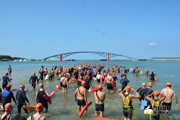 泳渡澎湖灣參賽選手創新高　1600人游向最美麗海灣
