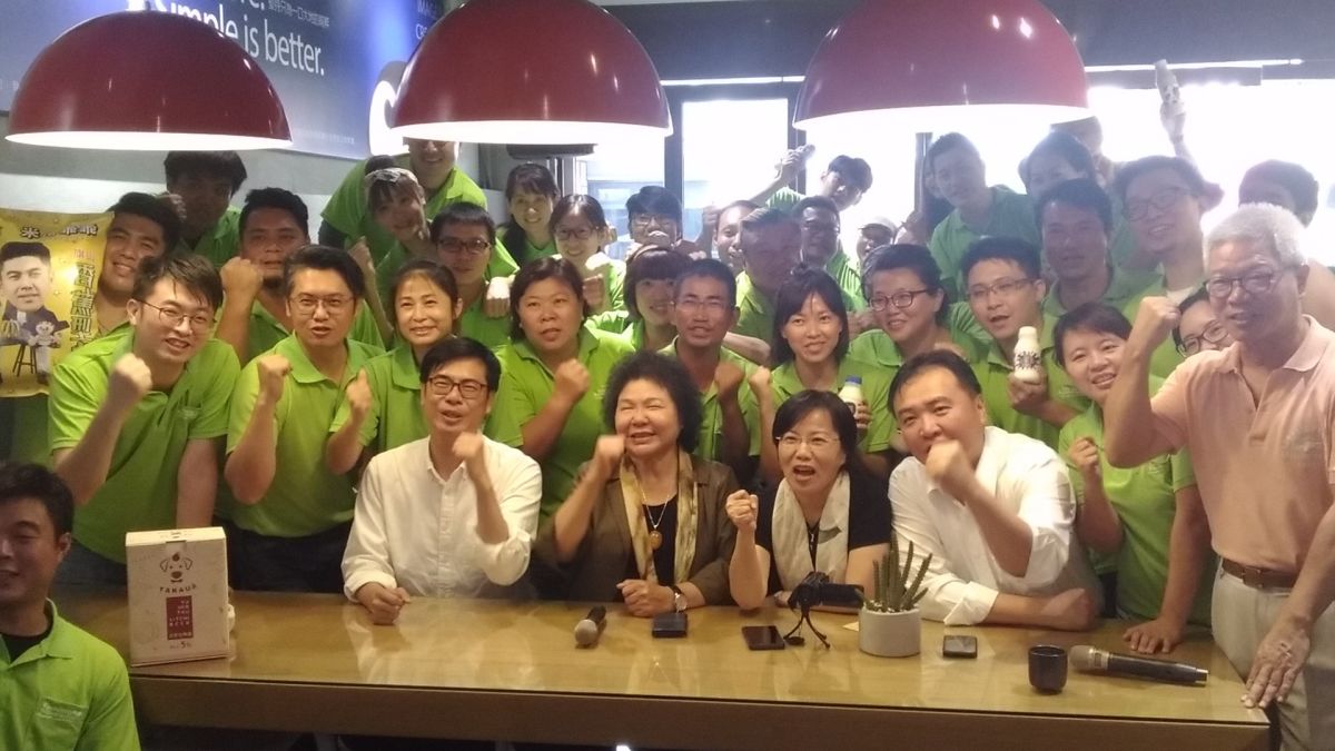 ▲陳菊盼595位型農與她一起作陳其邁的後盾，不只要贏，更要贏得漂亮，讓綠色價值繼續傳承下去。（圖／記者蔡佳宏翻攝,2018.09.22）