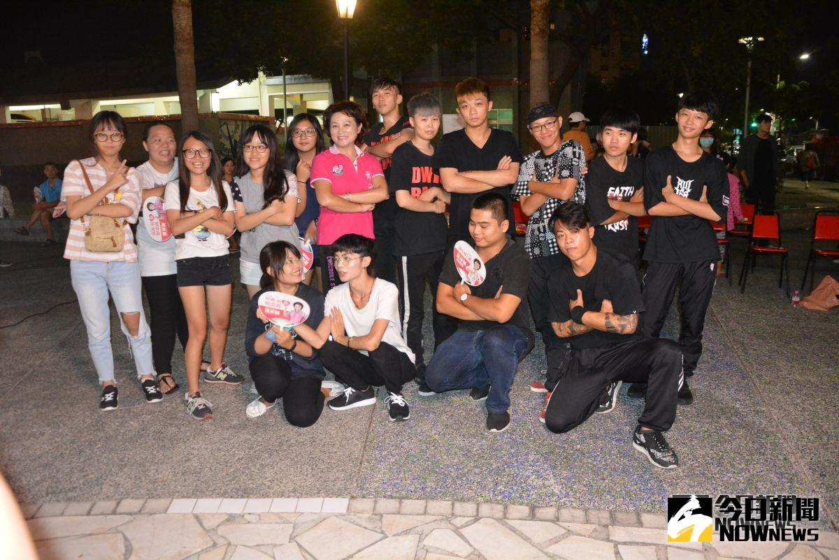 ▲青年軍以實際行動支持蕭淑麗。（圖／記者郭政隆攝影2018.09.22）