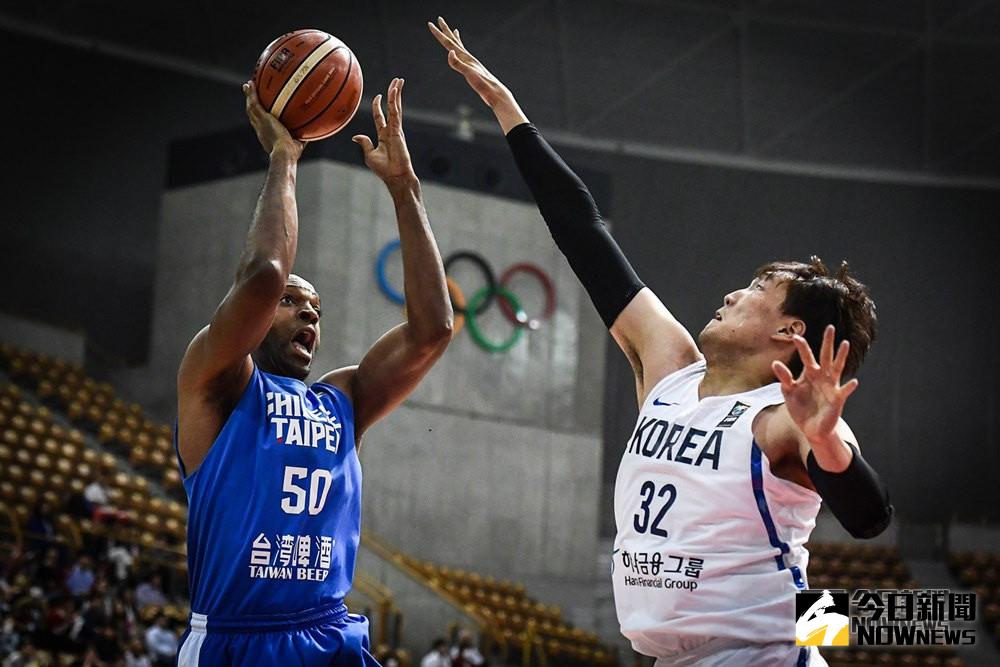 Quincy Davis（圖左）。（圖／FIBA提供）