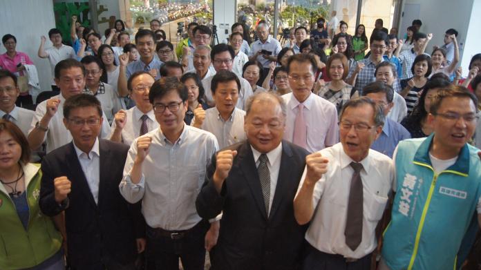 ▲陳其邁表示,將引進民間資金與壽險基金來投資高雄,把高雄打造成經濟首都。(圖/記者蔡佳宏翻攝 , 2018.09.25)